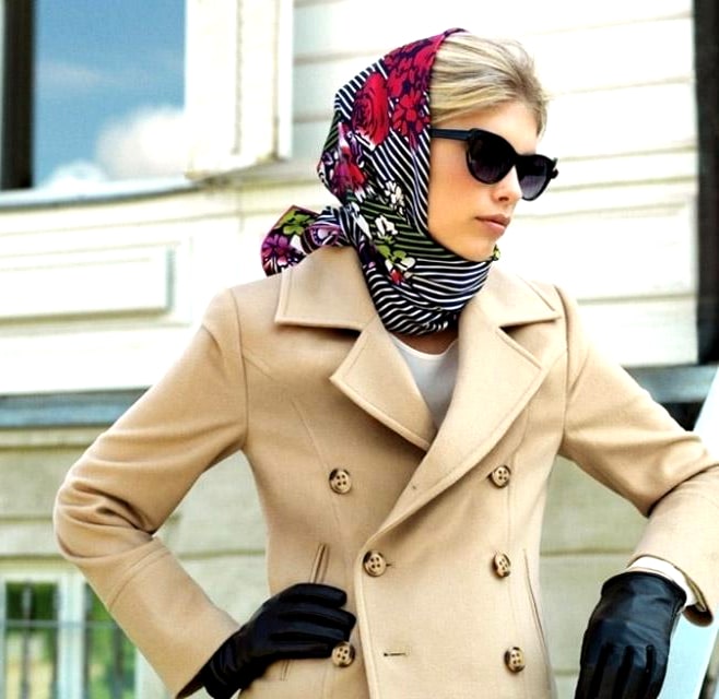 Как носить платок на голове или шее с пальто с воротником красиво и правильно